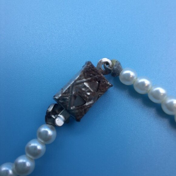 Faux Pearl Necklace 16 Inch Vintage Costume Small Japan Clasp Classy - Picture 6 of 8